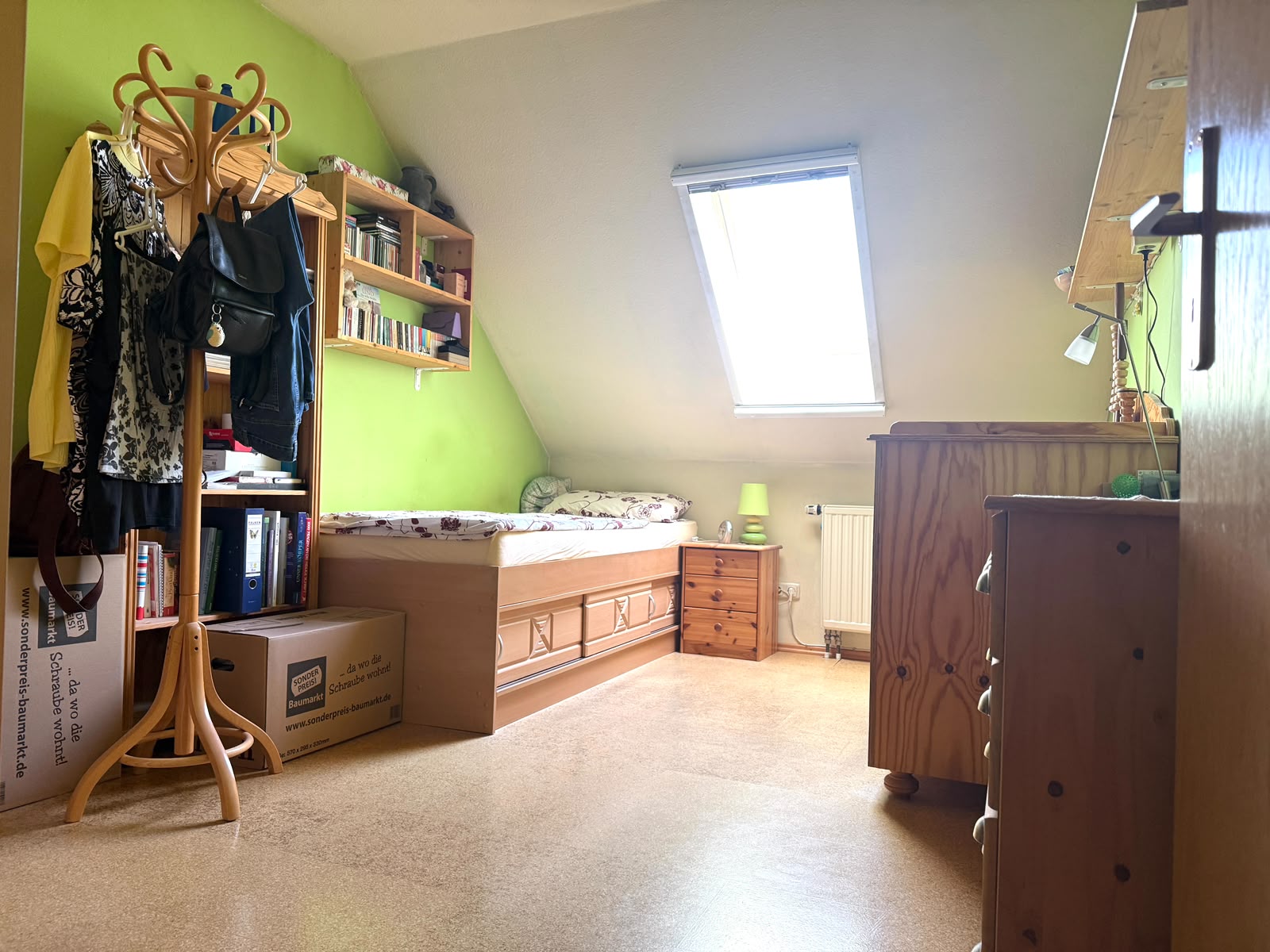 Zimmer mit Dachfenster